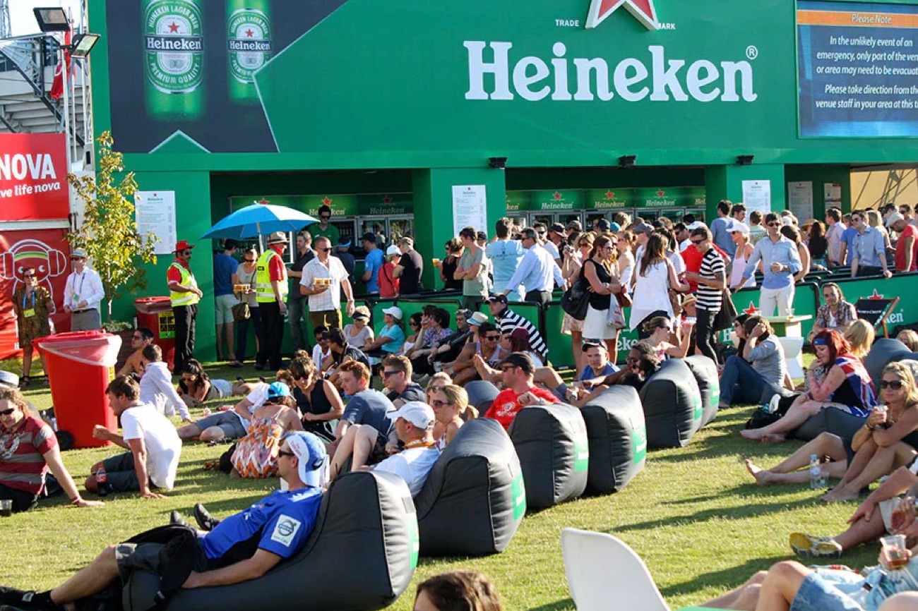 Брендированные бин-бэги Heineken на фестивале