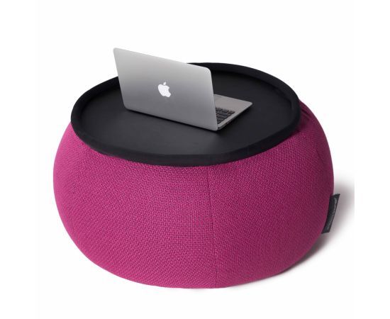 розовое складной столик Versa Table из Sofa Weave для гостиной и лаунж-зоны рядом с диваном — вид сбоку