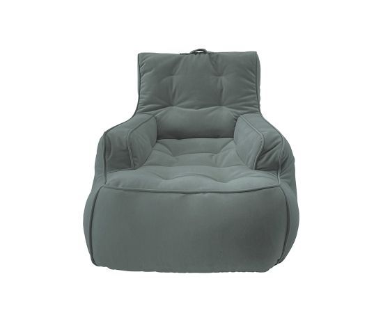 серое уличное лаунж-кресло Tranquility Armchair велюровое в интерьере терраса