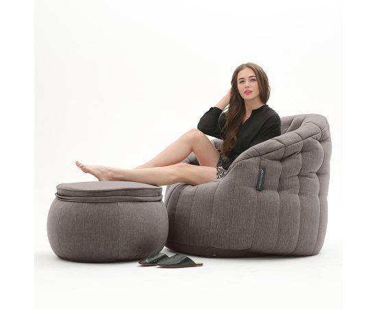 шоколадное кресло-шезлонг бескаркасное Butterfly Chaise шенилловое для гостиной, спальни и лаунж-зоны — фото в интерьере