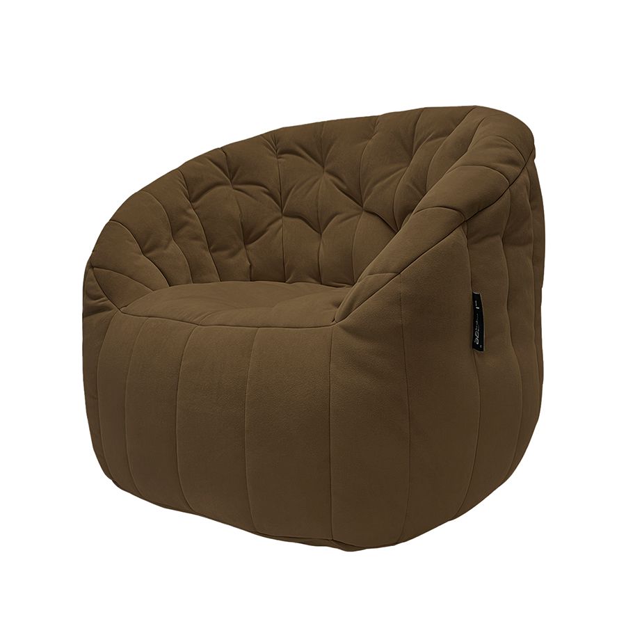 шоколадное кресло-шезлонг бескаркасное Butterfly Chaise велюровое для гостиной, спальни и лаунж-зоны — фото в интерьере