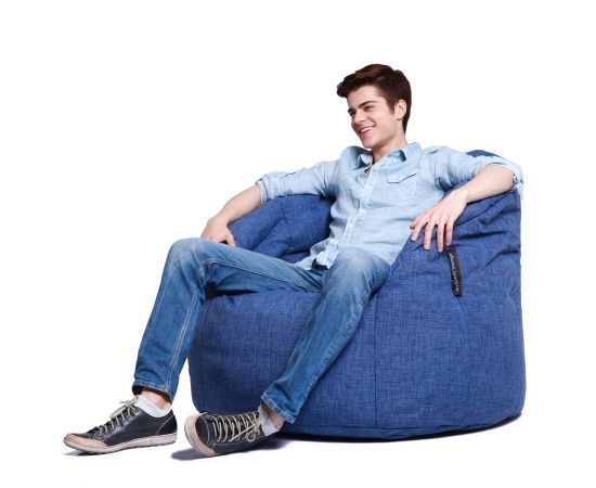 синее полукруглое бескаркасное кресло Butterfly Sofa из Sofa Weave — дизайн и качество