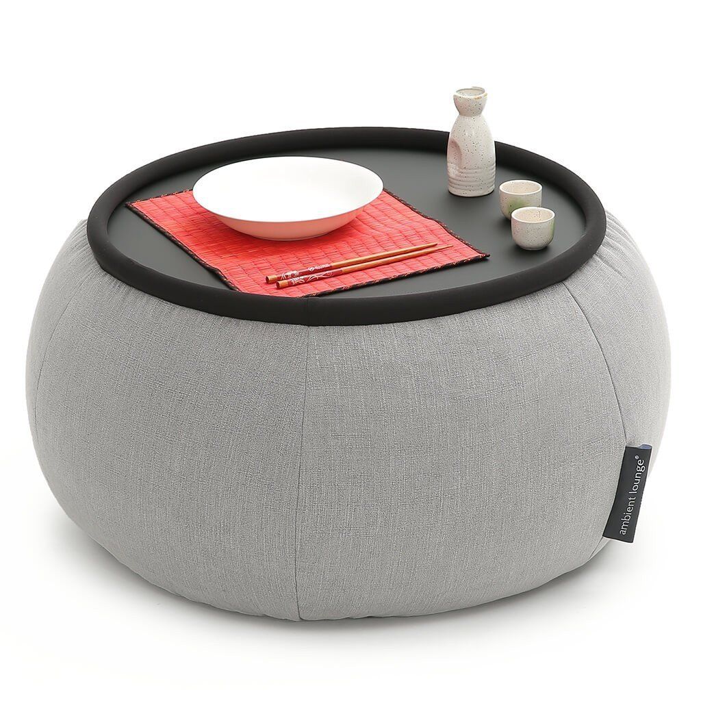 серое складной столик Versa Table из Sofa Weave для гостиной и лаунж-зоны рядом с диваном — вид сбоку